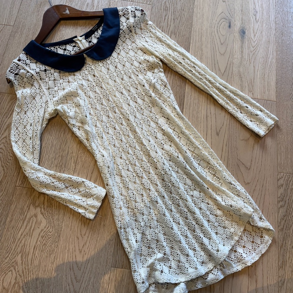 Smythe Ivory Lace Top with Navy Collar